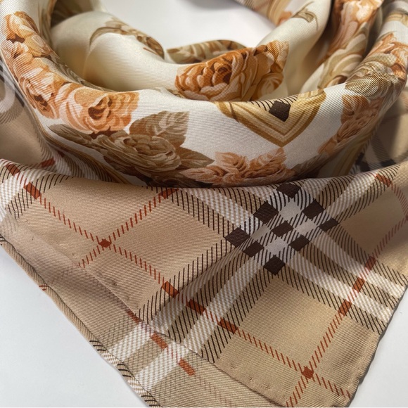Burberrys vintage silk scarf - Picture 6 of 12